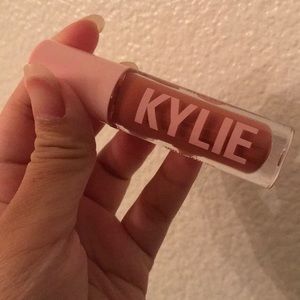 Kylie Cosmetics “Snatched” High Gloss